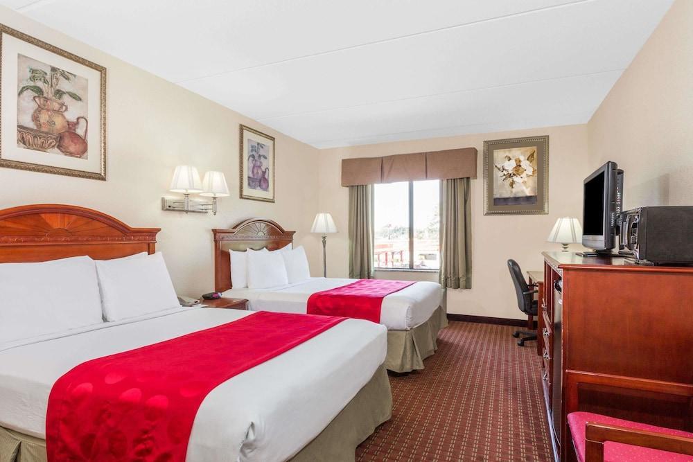 Ramada By Wyndham Panama City Exterior photo
