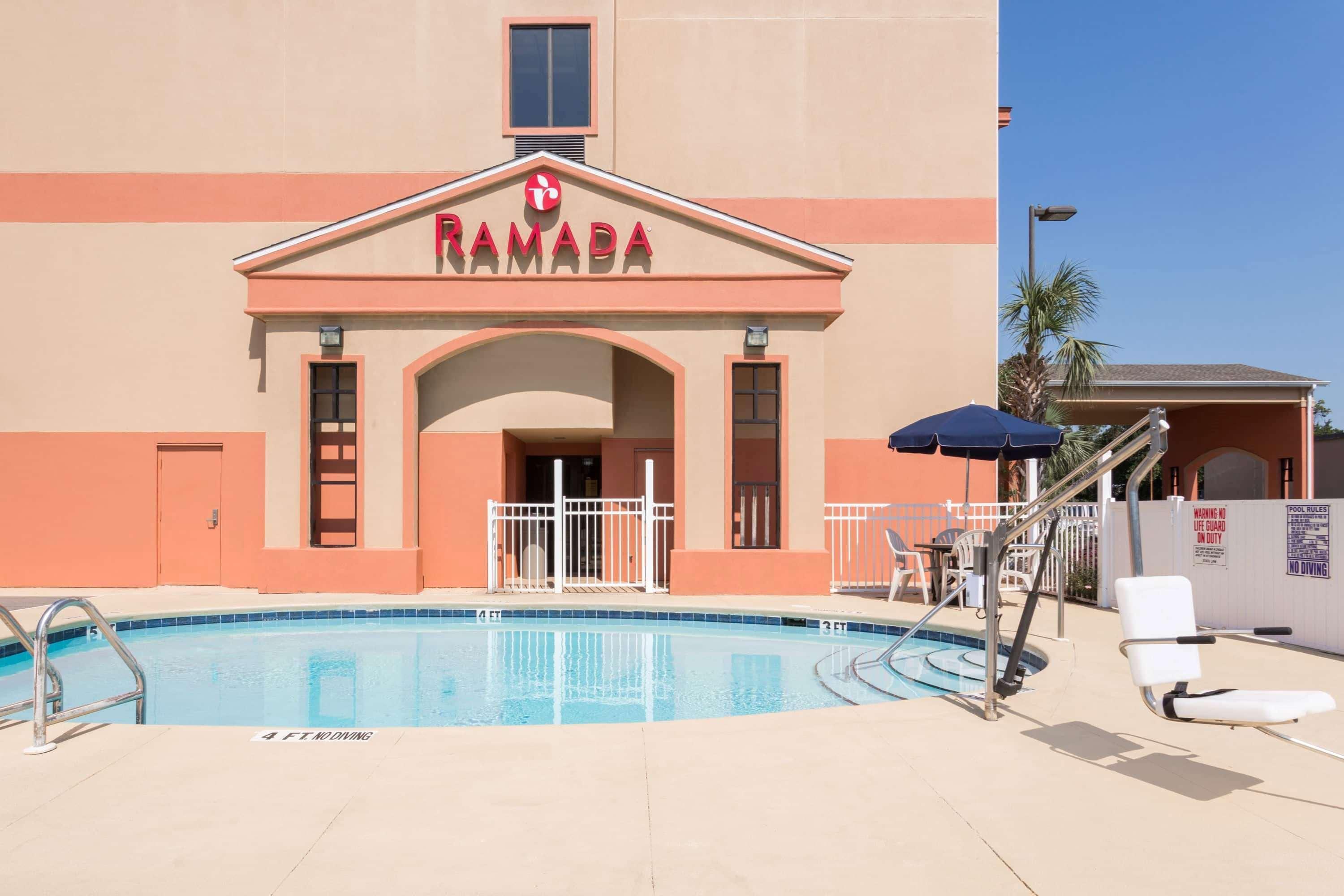 Ramada By Wyndham Panama City Hotel Exterior photo