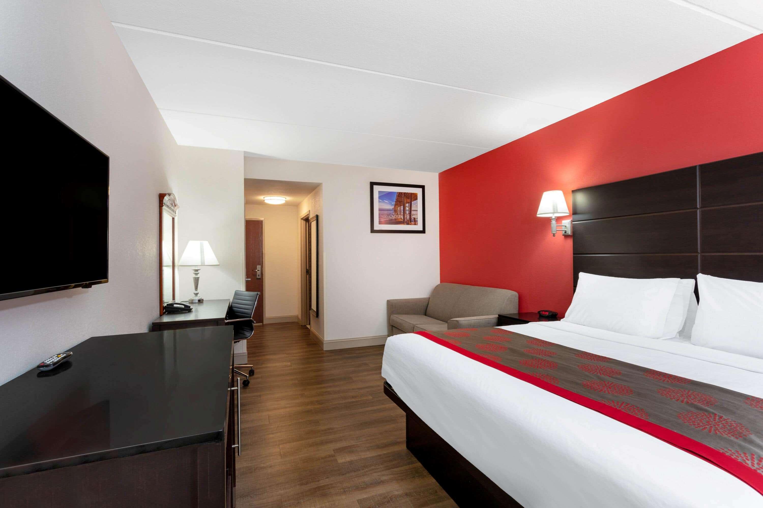 Ramada By Wyndham Panama City Exterior photo